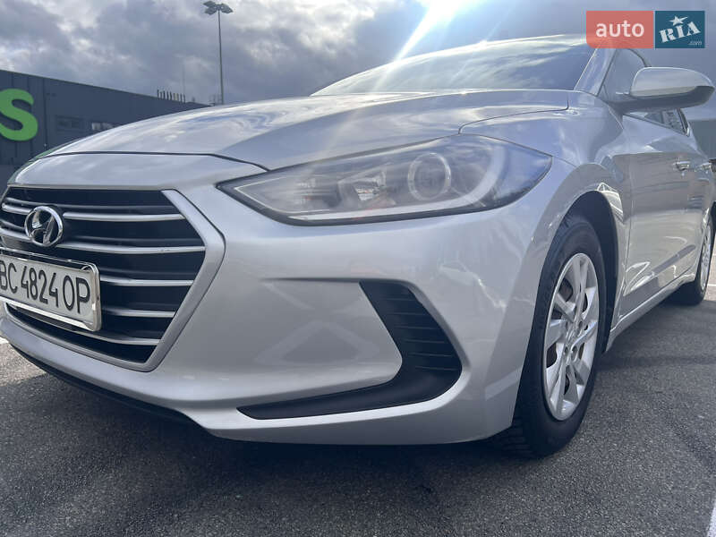 Седан Hyundai Elantra 2016 в Киеве