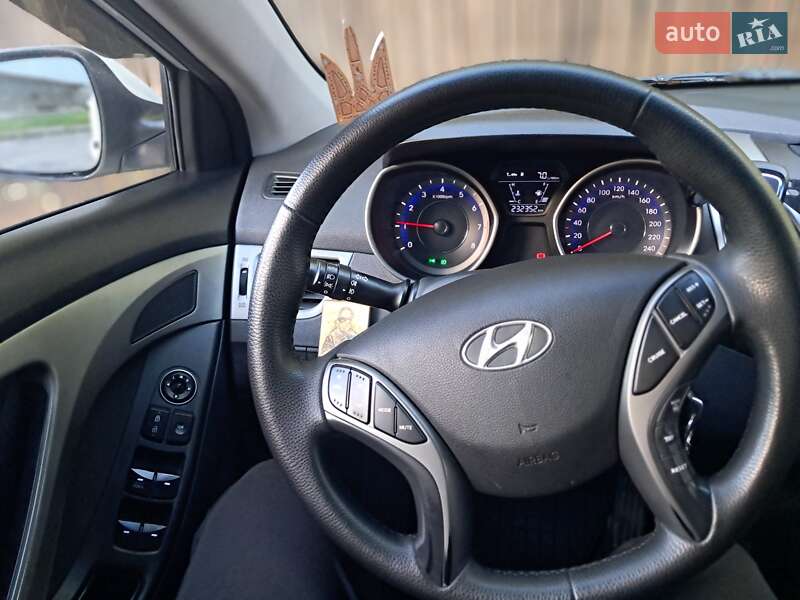 Седан Hyundai Elantra 2014 в Овруче