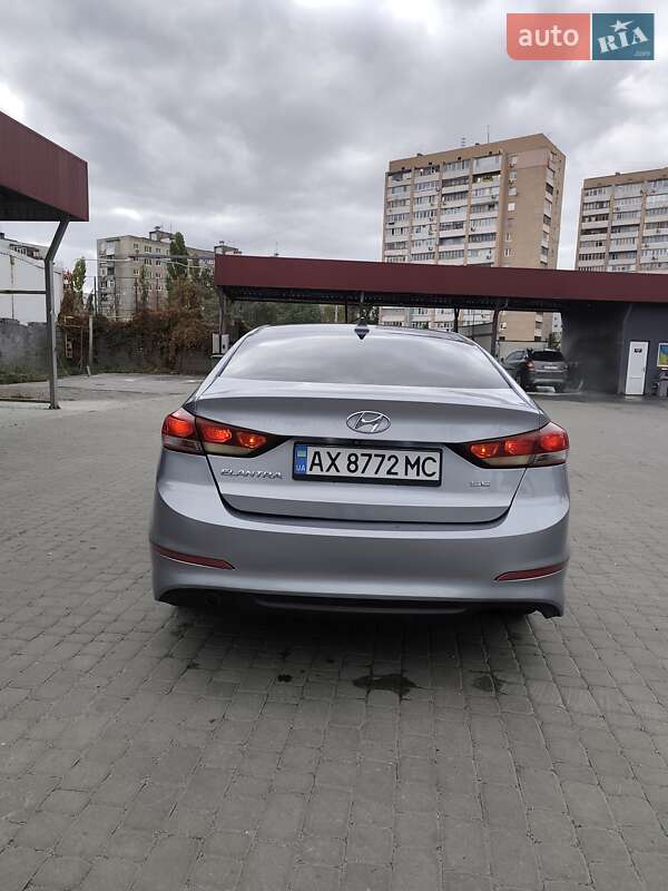 Седан Hyundai Elantra 2016 в Харкові