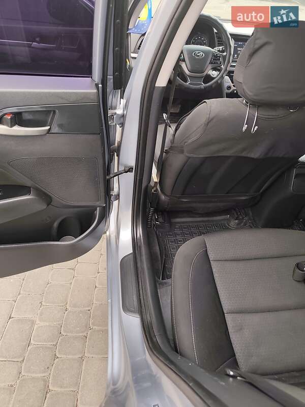Седан Hyundai Elantra 2016 в Харкові