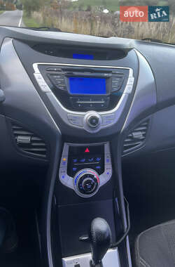 Седан Hyundai Elantra 2012 в 