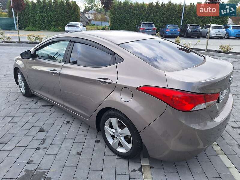 Седан Hyundai Elantra 2012 в Городку