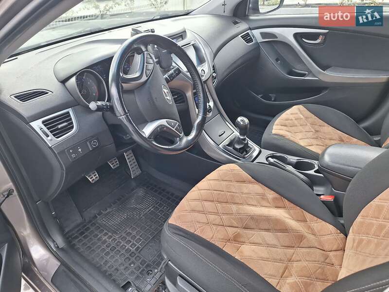 Седан Hyundai Elantra 2012 в Городку