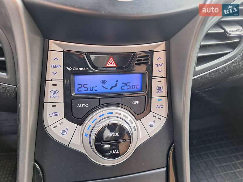 Седан Hyundai Elantra 2012 в Городку