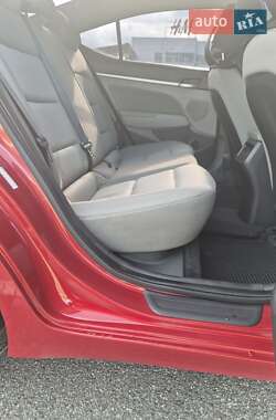 Седан Hyundai Elantra 2017 в 