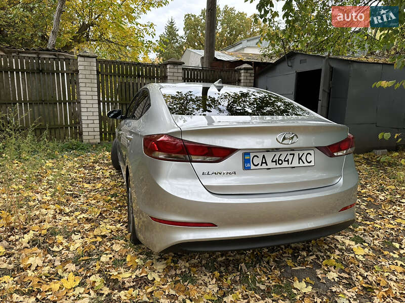 Седан Hyundai Elantra 2016 в Смеле