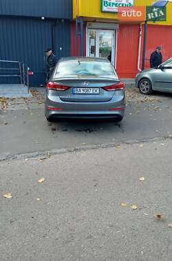 Седан Hyundai Elantra 2018 в 
