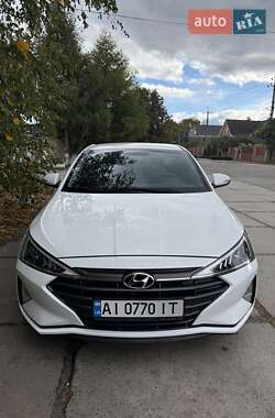 Седан Hyundai Elantra 2019 в Києві