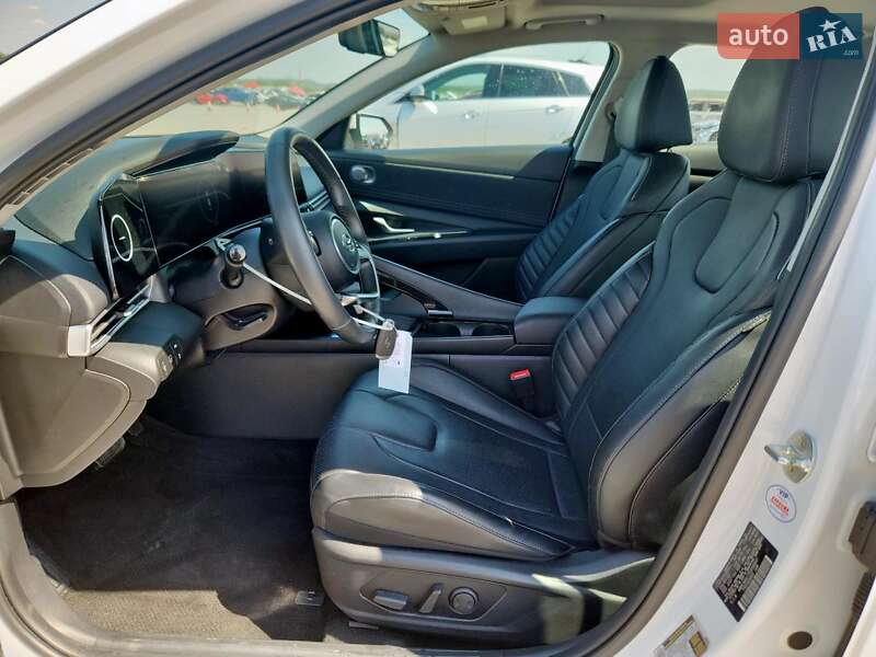 Седан Hyundai Elantra 2022 в Львове