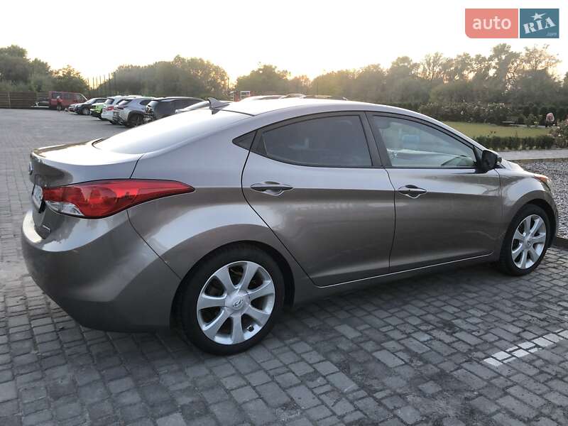 Седан Hyundai Elantra 2011 в Киеве