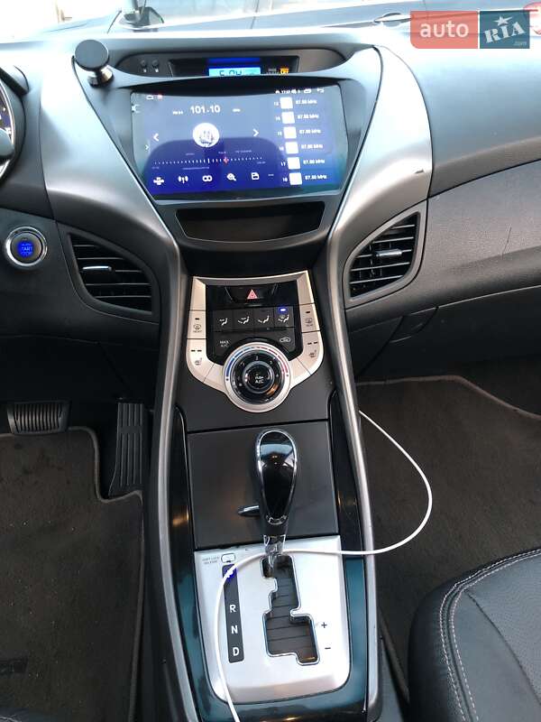 Седан Hyundai Elantra 2011 в Киеве
