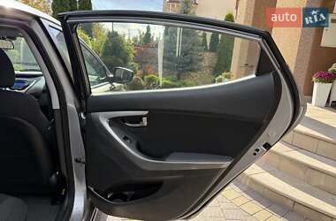 Седан Hyundai Elantra 2012 в 