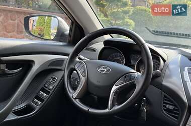 Седан Hyundai Elantra 2012 в 