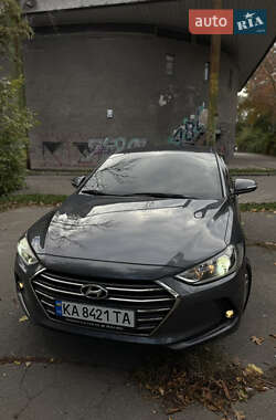 Седан Hyundai Elantra 2017 в 