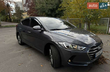 Седан Hyundai Elantra 2017 в 