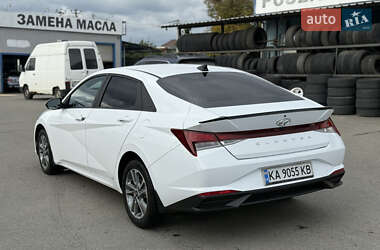 Седан Hyundai Elantra 2022 в 