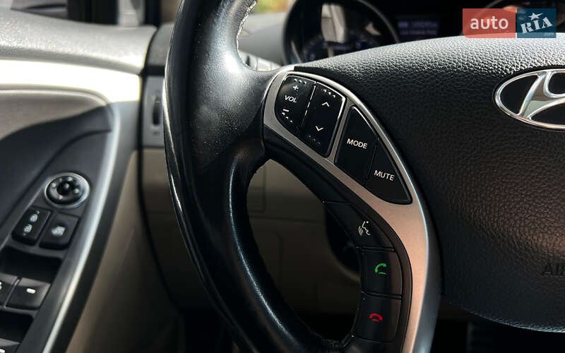 Хэтчбек Hyundai Elantra 2014 в Львове