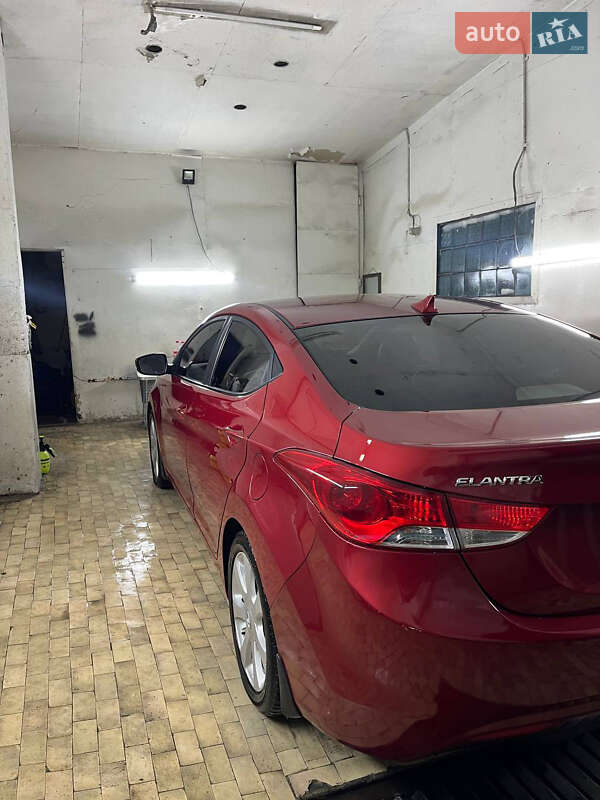 Седан Hyundai Elantra 2012 в Бориславі