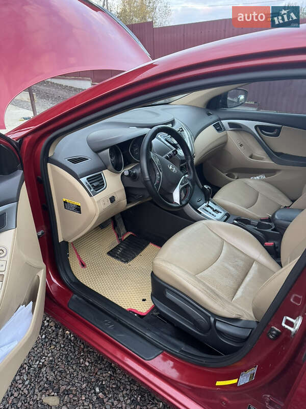 Седан Hyundai Elantra 2012 в Бориславі