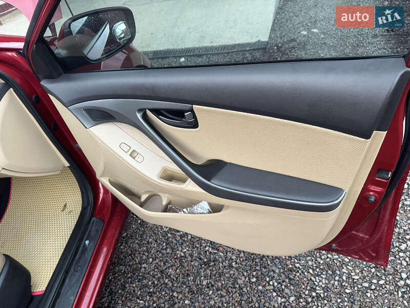 Седан Hyundai Elantra 2012 в Бориславі
