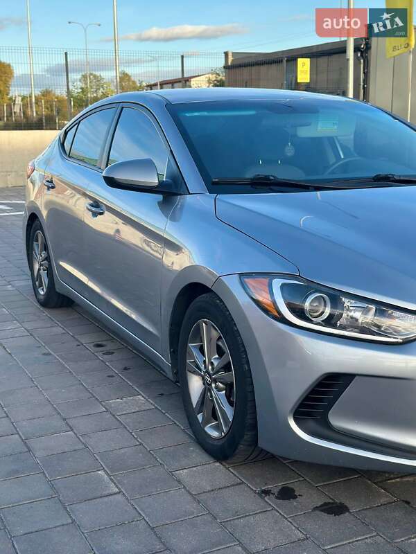 Седан Hyundai Elantra 2016 в Києві