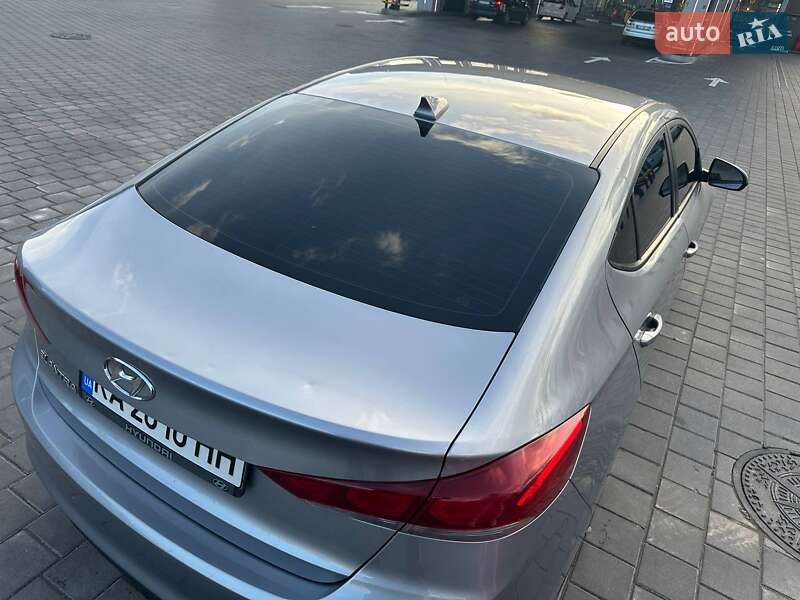 Седан Hyundai Elantra 2016 в Києві
