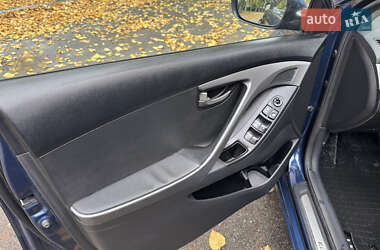 Седан Hyundai Elantra 2015 в 
