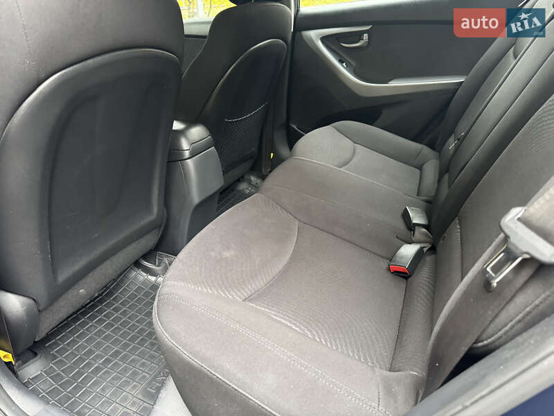 Седан Hyundai Elantra 2015 в 