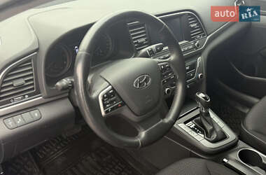 Седан Hyundai Elantra 2016 в 