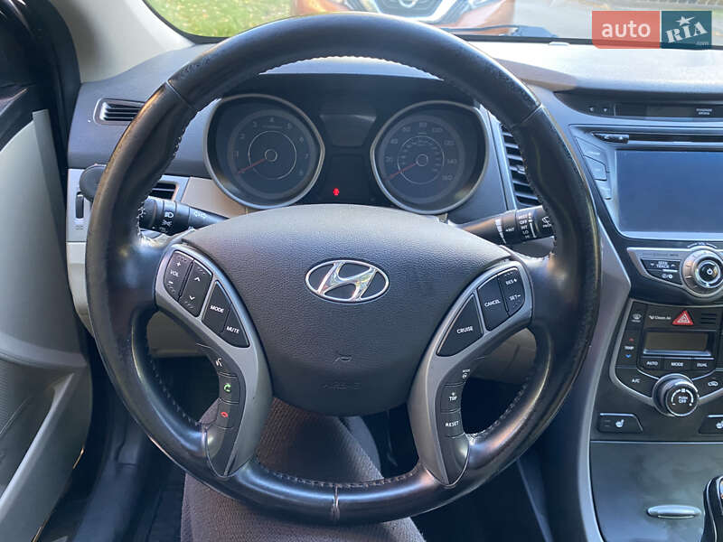 Седан Hyundai Elantra 2015 в Днепре