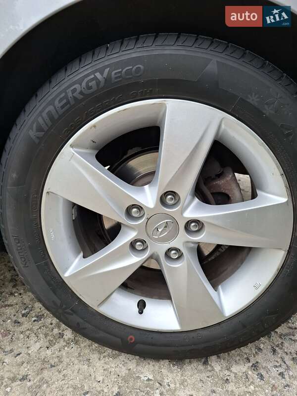 Седан Hyundai Elantra 2013 в Миколаєві