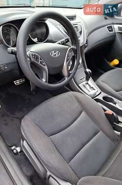 Седан Hyundai Elantra 2013 в 