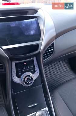 Седан Hyundai Elantra 2012 в 