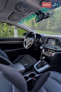 Седан Hyundai Elantra 2016 в  фото 17 Седан Hyundai Elantra 2016 в