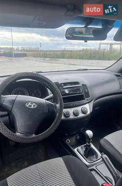 Седан Hyundai Elantra 2011 в 