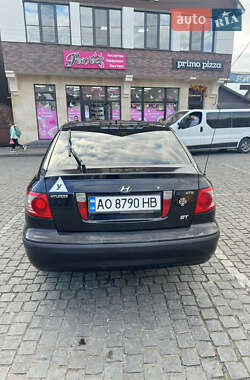 Хэтчбек Hyundai Elantra 2004 в 