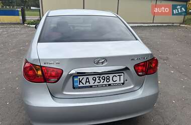 Седан Hyundai Elantra 2010 в  фото 4 Седан Hyundai Elantra 2010 в