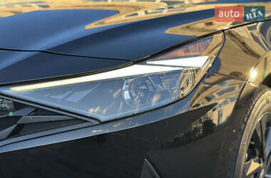 Седан Hyundai Elantra 2023 в 