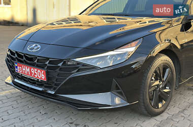 Седан Hyundai Elantra 2023 в 