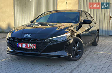 Седан Hyundai Elantra 2023 в 