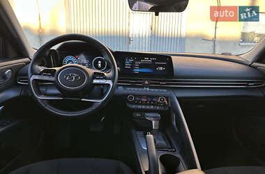 Седан Hyundai Elantra 2023 в 