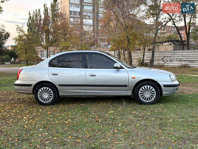 Седан Hyundai Elantra 2002 в Кривом Роге