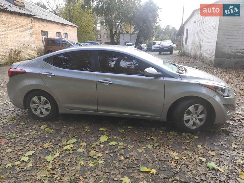 Седан Hyundai Elantra 2015 в Киеве