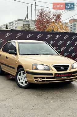 Седан Hyundai Elantra 2004 в  фото 3 Седан Hyundai Elantra 2004 в