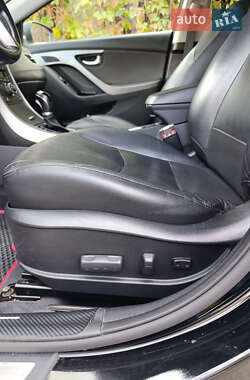 Седан Hyundai Elantra 2014 в  фото 17 Седан Hyundai Elantra 2014 в