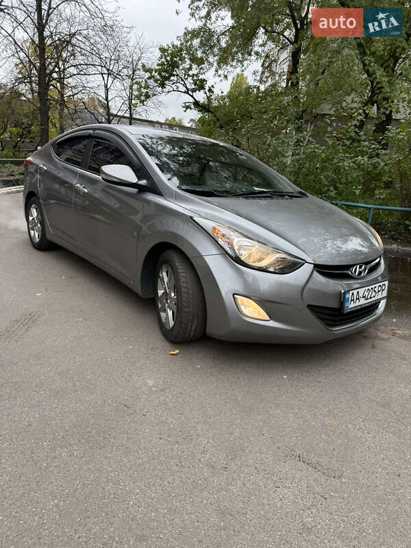 Hyundai Elantra 2012