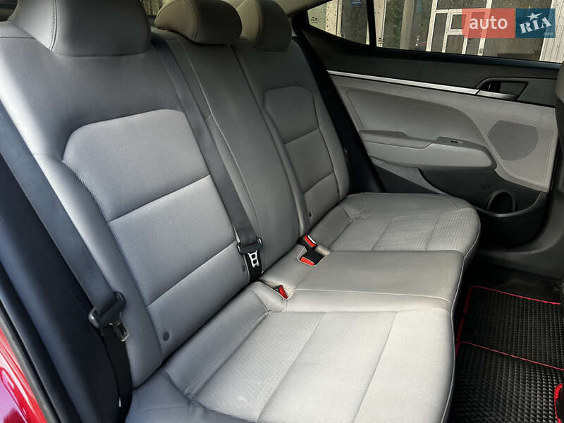 Седан Hyundai Elantra 2017 в Николаеве