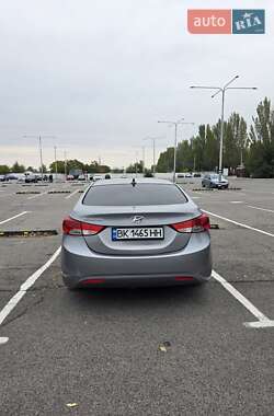 Седан Hyundai Elantra 2013 в 