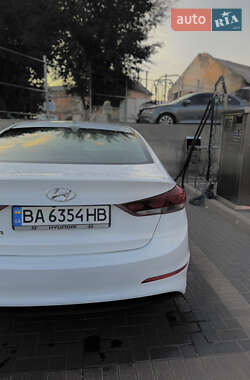 Седан Hyundai Elantra 2017 в 