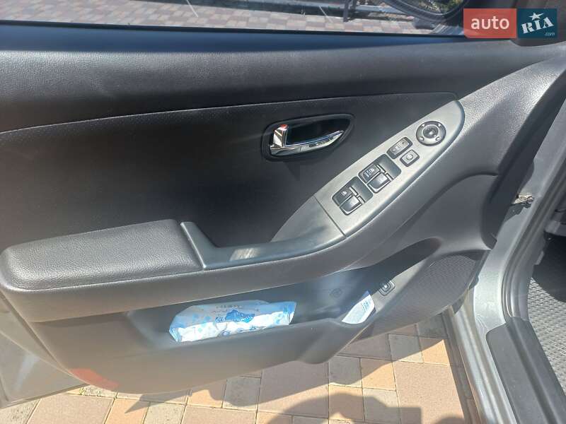 Седан Hyundai Elantra 2010 в Киеве фото 41 Седан Hyundai Elantra 2010 в Киеве